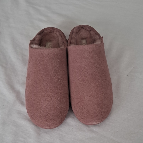 UGG Shoes - Ugg Elea Suede‎ Slipper. Woman's Size 8. Dusty Rose.